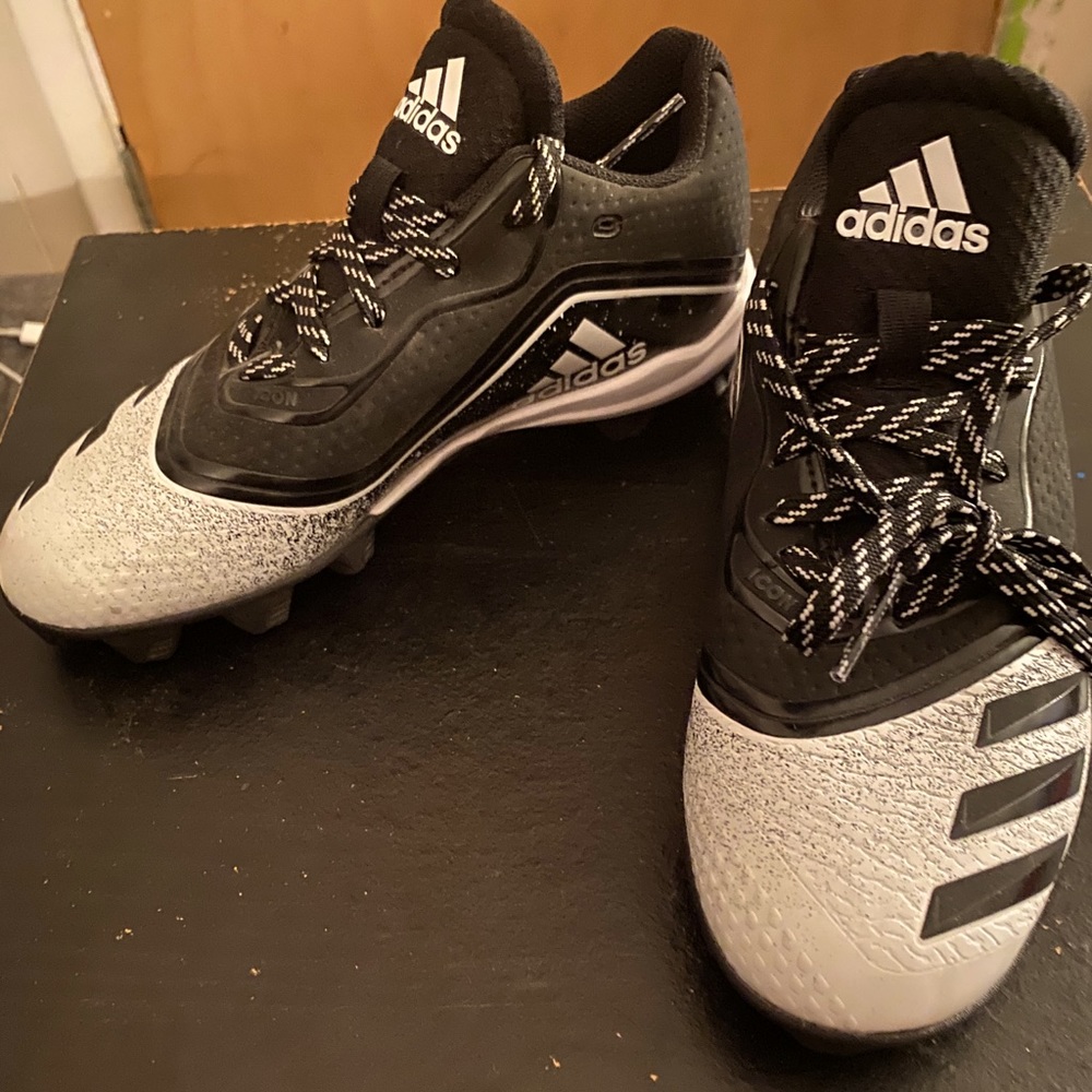 Boys baseball shoes brand new, never worn